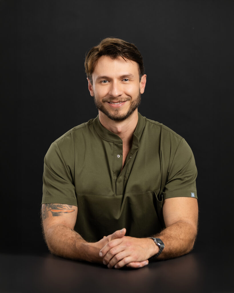 doctor alejandro gaviria urólogo